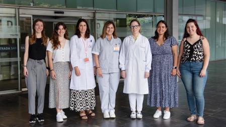 De izda. a dcha.: Zuriñe Muneta y Clara Ferrández (Ysium), Amaya Mañeru y Ana Mateo (HUN), Beatriz Pérez (Navarrabiomed), Camila Villa y Alicia Cabezudo (Ysium)