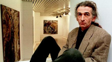 El pintor guipuzcoano, Juan Luis Goenaga, durante una exposición en Pamplona en 1998