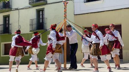DanTXaldi Dantza Taldea, durante una actuación