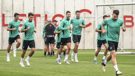 Los jugadores del Athletic Club se ejercitan esta semana en Lezama