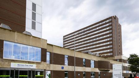 Exterior del hospital Hospital Germana Trias i Pujol donde permanece ingresado el padre de Lamine Yamal