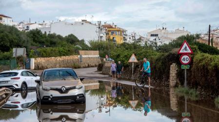 Situación de una calle en Alaior, Menorca, este viernes después las intensas lluvias y tormentas de la dana