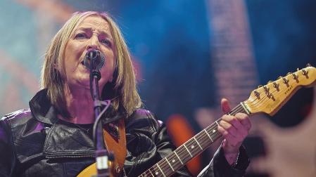 Aurora Beltrán, durante un concierto de Tahúres Zurdos en el Navarra Arena