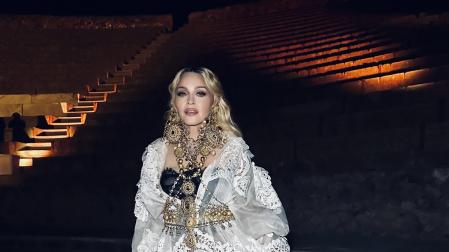La cantante visitó Pompeya acompañada de unas treinta personas, entre ellos su novio Akeem Morris, sus dos hijas Ester y Stella y sus amigos más cercanos