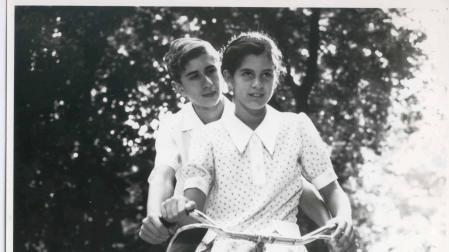 Fotograma de la película 'Las bicicletas son para el verano', protagonizada por Gabino Diego y basada en la obra de teatro homónima de Fernando Fernán-Gómez.