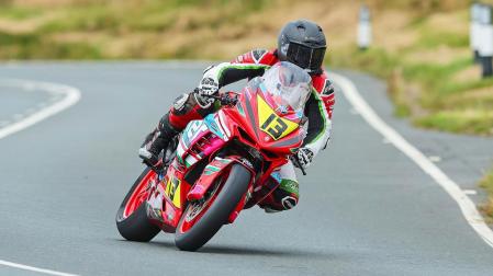 El piloto irlandés Louis O'Regan durante su participación en el Manx Grand Prix