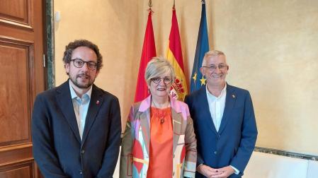 Joseba Asiain, María José Leoz y Félix Taberna, en un encuentro reciente mantenido en el Palacio de Navarra.