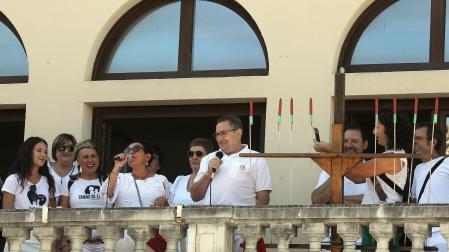 Fotos del cohete de fiestas de Oteiza. /