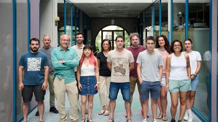 Investigadores del Grupo Propiedades Físicas y Aplicaciones de Materiales del Instituto INAMAT2 de la UPNA. De izq. a dcha.: Martín Zamarbide Gómara, Antonio Urbina Yeregui, Iñaki Pérez de Landazábal Berganzo, Eduardo Ordoqui Huesa, Elisa Gabriela Herrera, Cristina Gómez Polo, Vicente Sánchez-Alarcos Gómez, Vicente Recarte Callado, David Gandía Aguado, Alba Martínez Jiménez, Deborah Liguori y Saioa Sierra Fernández