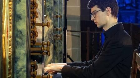 El organista Álvaro Cía