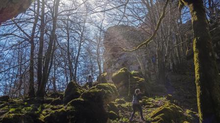 Unas niñas jugando en el Bosque Encantado