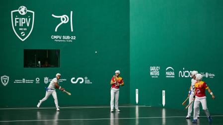 Acto inaugural del Mundial de Pelota Sub 22 en el frontón Labrit de Pamplona y primer partido de pala corta entre España y Francia