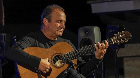 Gerardo Núñez dará un concierto en los jardines del Palacio de Navarra.