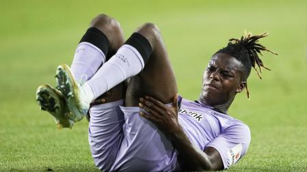 Nico Williams, dolorido durante el encuentro contra el F.C. Barcelona