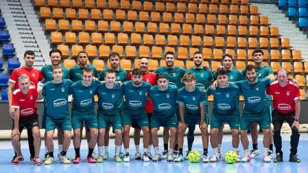 Plantilla completa de Osasuna Magna en su regreso al trabajo
