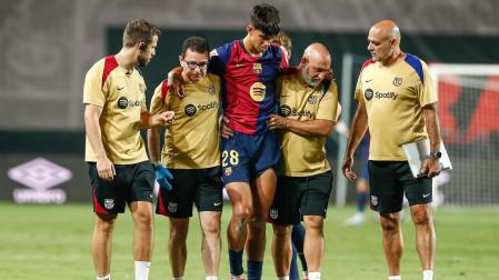Marc Bernal se marchó llorando del terreno de juego del Estadio de Vallecas tras lesionarse la rodilla