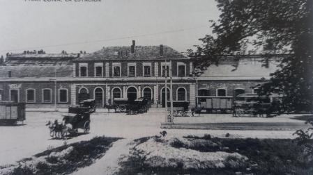 Fachada de la estación hacia 1920