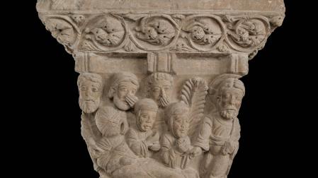 Capitel de la resurrección de Lázaro en el claustro de la catedral de Tudela, c. 1180. Fotografía Amigos de la Catedral de Tudela