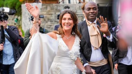 Marta Luisa de Noruega y el chamán Durek Verret saludan el día de su boda
