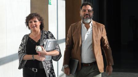 Los socialistas Ainhoa Unzu y Ramón Alzórriz, en la Cámara