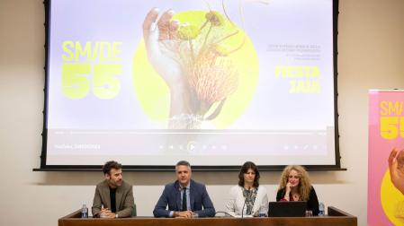 El director gerente de Fundación Baluarte, Rubén Jauquicoa; el director general de Cultura, Ignacio Apezteguía; la concejala del Ayuntamiento de Estella-Lizarra, Ana Duarte; y la directora artística del festival, Raquel Andueza., en la presentación de la SMADE.