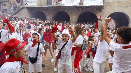 Fotos del cohete de fiestas de Cáseda 2024. /