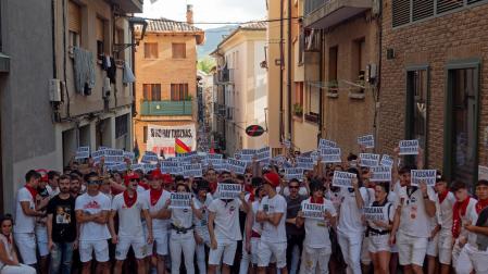 *A:MONTXO A.G.
*F: 2024-08-02
*L: ESTELLA-LIZARRA
*T:FIESTAS BAJADICA DEL PUY TAPON CONTRA EL AYUNTAMIENTO
*P: