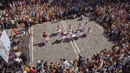 Actuación de los dantzaris de Duguna con Pepe Habichuela y Josemi Carmona a la guitarra, el pasado 28 de agosto