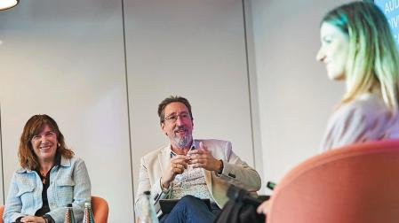 Estefanía Nicolás y Fernando Hernández, conversan con Rumyana Nikolova, de Financial Times Strategies