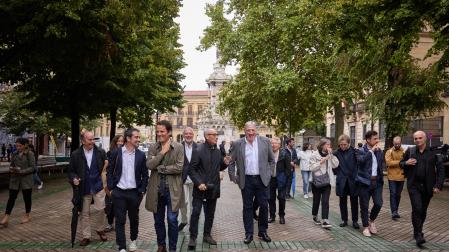 El alcalde Joseba Asiron encabeza el grupo de arquitectos que participan en el concurso para la reurbanización del paseo de Sarasate