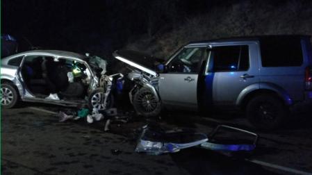 Estado en el que quedaron los dos vehículos tras el choque frontal en el que han muerto tres personas
