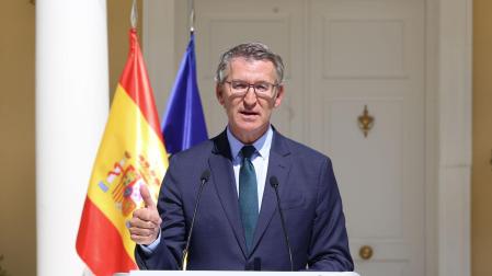 El presidente del PP, Alberto Núñez Feijóo, durante una rueda de prensa posterior a la reunión con los barones de su partido