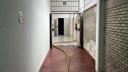 Fotos del interior del edificio de Policía Municipal de Pamplona incendiado. /