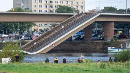 Uno de los principales puentes de la ciudad alemana de Dresde, en el este del país, se ha derrumbado parcialmente sobre el río Elba en la madrugada de este miércoles