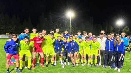 Los protagonistas se fotografiaron tras el partido