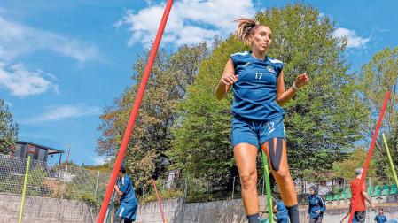 La centrocampista de Funes, en un entrenamiento de pretemporada, en Turquía