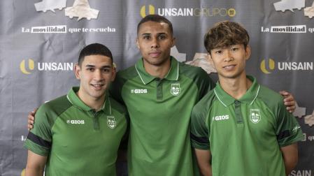 Facundo Russo, Gabriel Ligeiro y Kokoro Harada, en su presentación como jugadores de Osasuna Magna