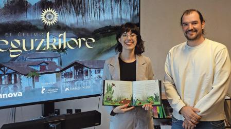 Bárbara Gragirena, promotora y creadora del cuento, e Iñigo Legasa, compositor musical