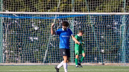 Jontxu Galbete, autor del 2-0, celebra su gol a la Peña Sport