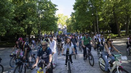 Organizada por el colectivo Marabiyak y celebrada este sábado en Pamplona, reunió en su arranque en el Bosquecillo a cientos de participantes con ganas de pasarlo bien y de recorrer la ciudad en bici