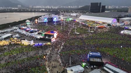 Vista aérea de la 'Ciudad del Rock' en el segundo día del certamen