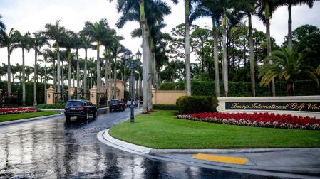 Entrada al Trump International Golf Club
