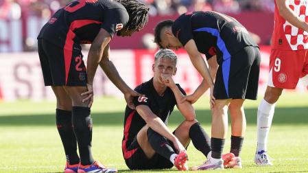 Junes Koundé y Pedri se interesan por Dani Olmo tras sufrir la lesión contra el Girona