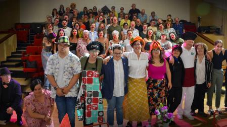 Participantes en la Muestra del Taller ClownDown, el año pasado en la Sala Ajedrez de la ENT. A la dcha., Virginia Senosiáin y Sergio Salinas en la Casa de Misericordia.