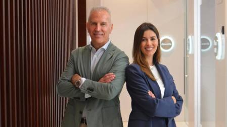 El Dr. Ángel Fernández Bustillo y la Dra. Cristina López