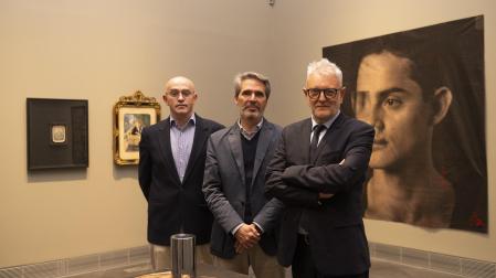 Ignacio Miguéliz, Jaime García del Barrio y Valentín Vallhonrat, en la presentación de la muestra.