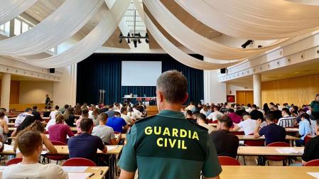 Aspirantes en la prueba de oposición este sábado en Baleares para ingresar en la Guardia Civil