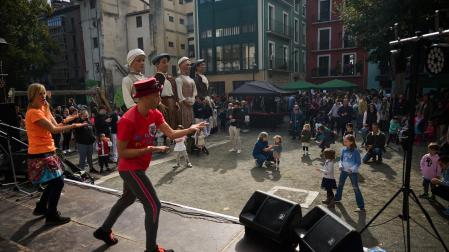 Actuación de 'Gora Musika', este sábado en la plaza Santa Ana.