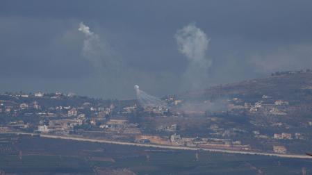La artillería israelí bombardea la aldea de Odaisseh, en el sur del Líbano