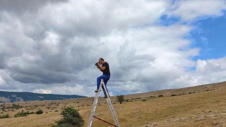 Oskar Alegria durante la grabación de Zinzindurrunkarratz en la Sierra de Andía